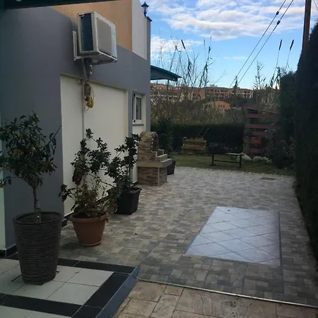 Livadia Apartment *
