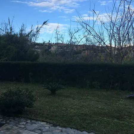 Livadia アパート パ フォス